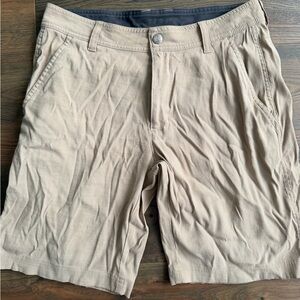 Columbia Men's Tan Casual Omni Shield 10in Shorts